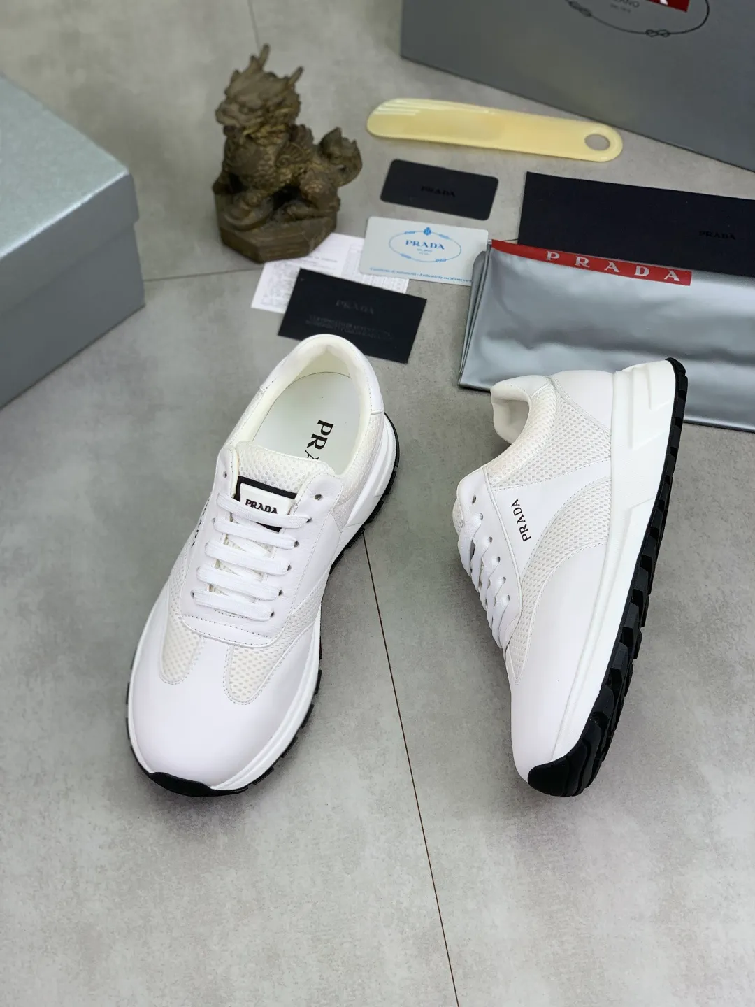 Men's Men's Shoes 💰P560 💰【New Style】 The latest model of high-quality PRADA classic men's shoes has been launched on the official website at a 1:1 replica, synchronized in Hong Kong and on the same catwalk; all made of calfskin➕imported cowhide lining, 🍡🍡original rubber outsole, non-slip and wear-resistant; comfortable on the feet, attractive style, fine workmanship, and simple and neat shoe lasts, highlighting a man's courage and toughness, 👍size 38 to 44 (45 can be customized) black White color🉑️choose
